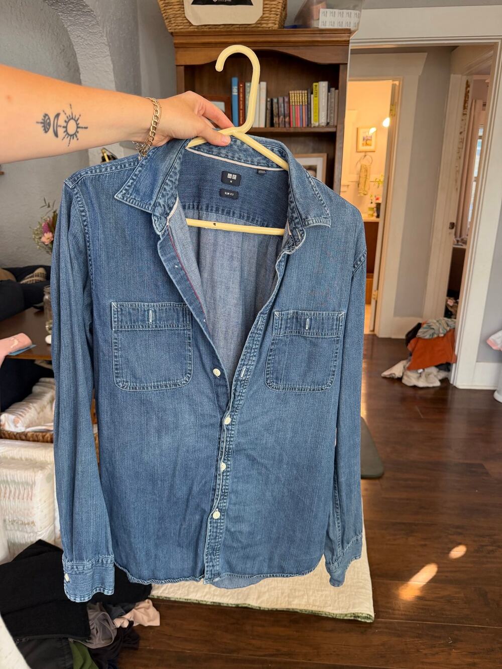 UNIQLO Men's Denim Button Down Shirt Medium Wash Slim Fit Size M